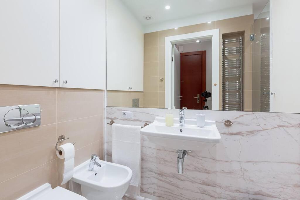 Cozy, Bright Apartment, Garage, Mokotow Warschau